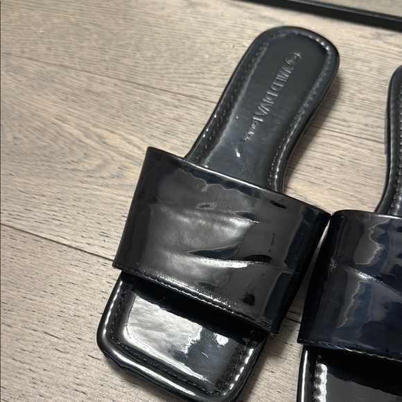 Women's Black Slide Sandals - Picture 2 of 4